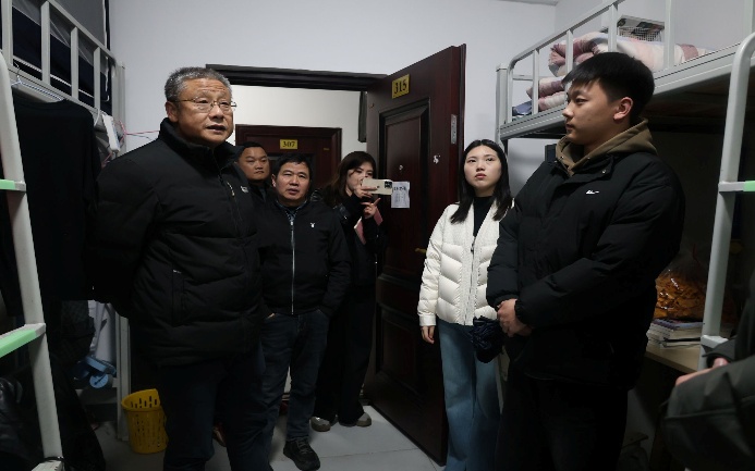 春风启新程，医心伴前行——我院领导老师深入宿舍走访慰问学子